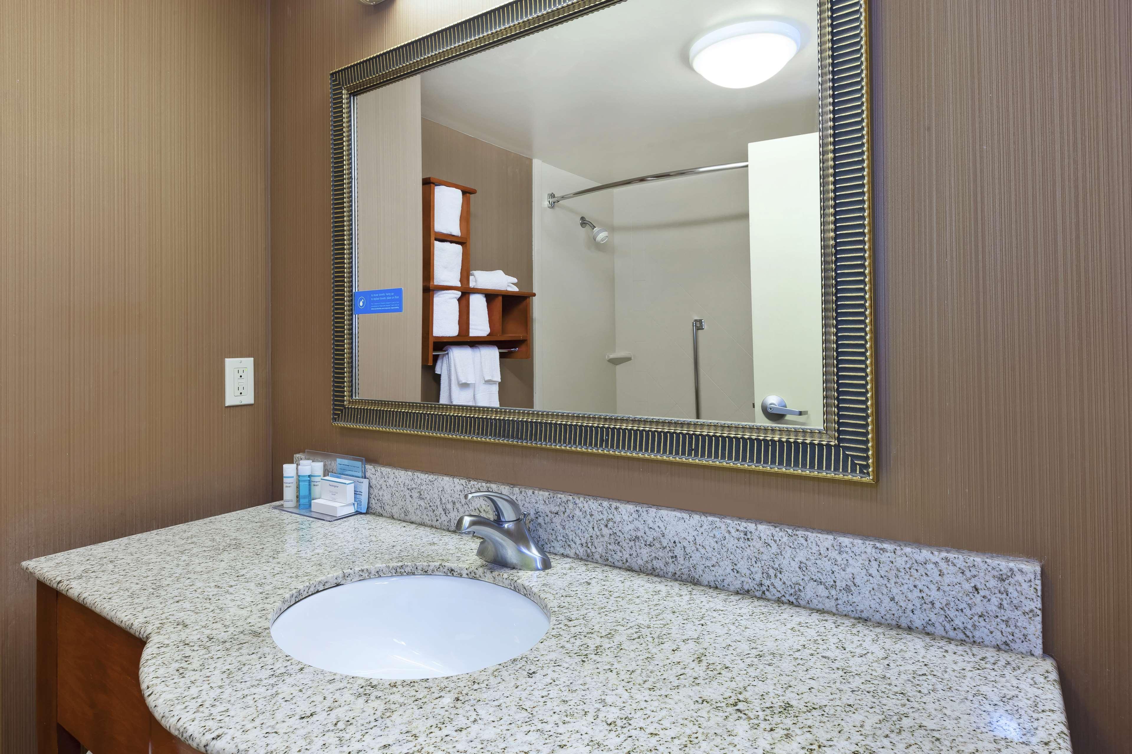 Cascade Hampton Inn & Suites Grand Rapids-Airport 28Th St מראה חיצוני תמונה