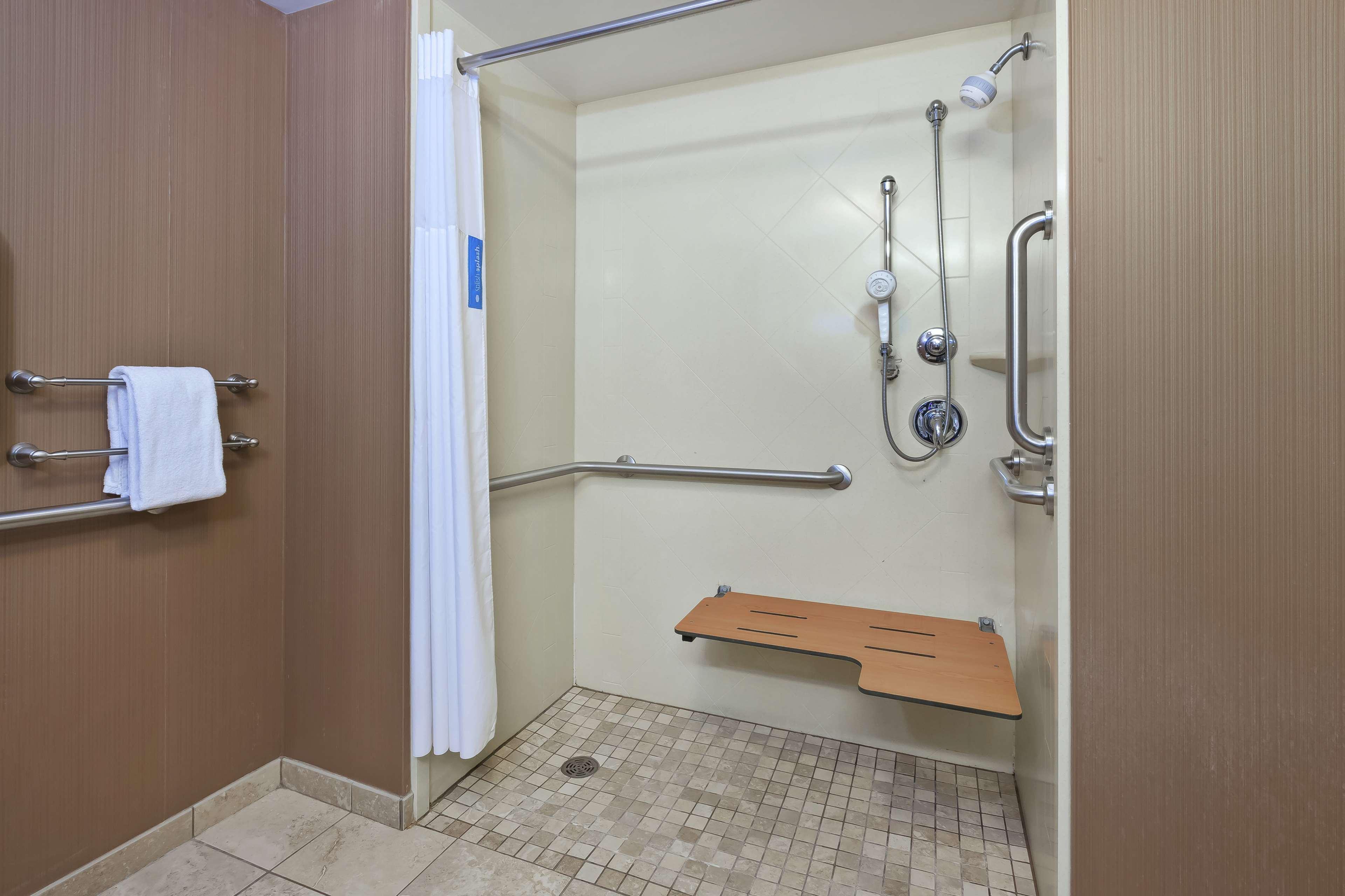 Cascade Hampton Inn & Suites Grand Rapids-Airport 28Th St מראה חיצוני תמונה