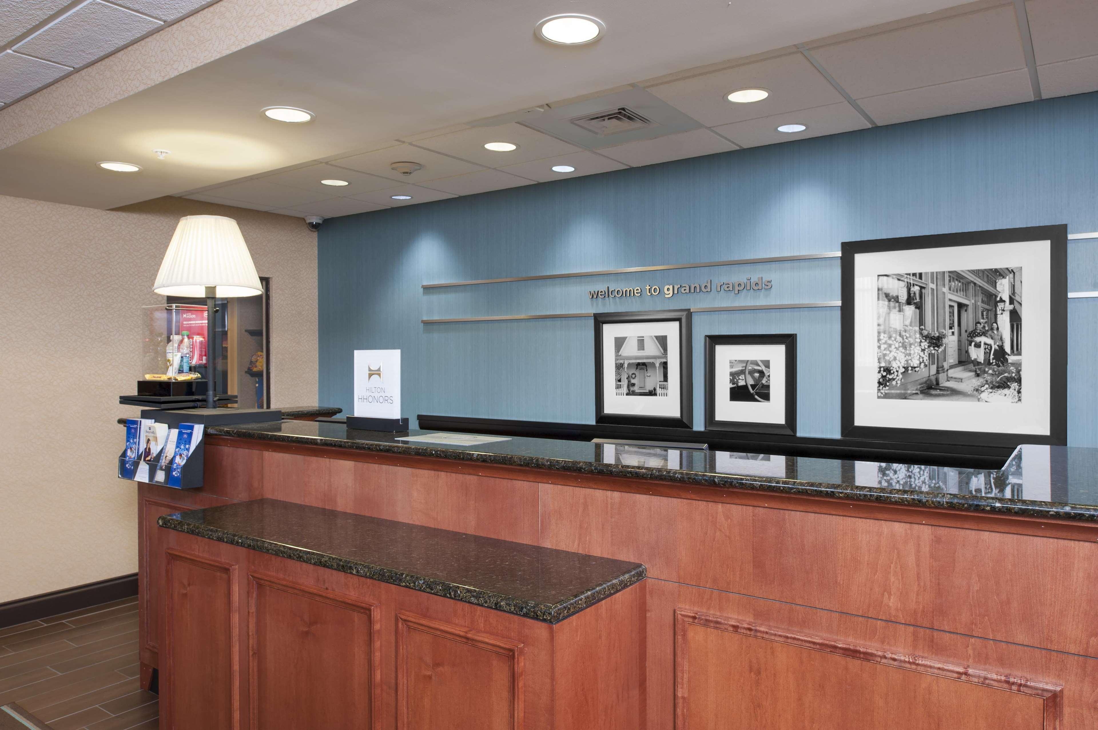 Cascade Hampton Inn & Suites Grand Rapids-Airport 28Th St מראה חיצוני תמונה