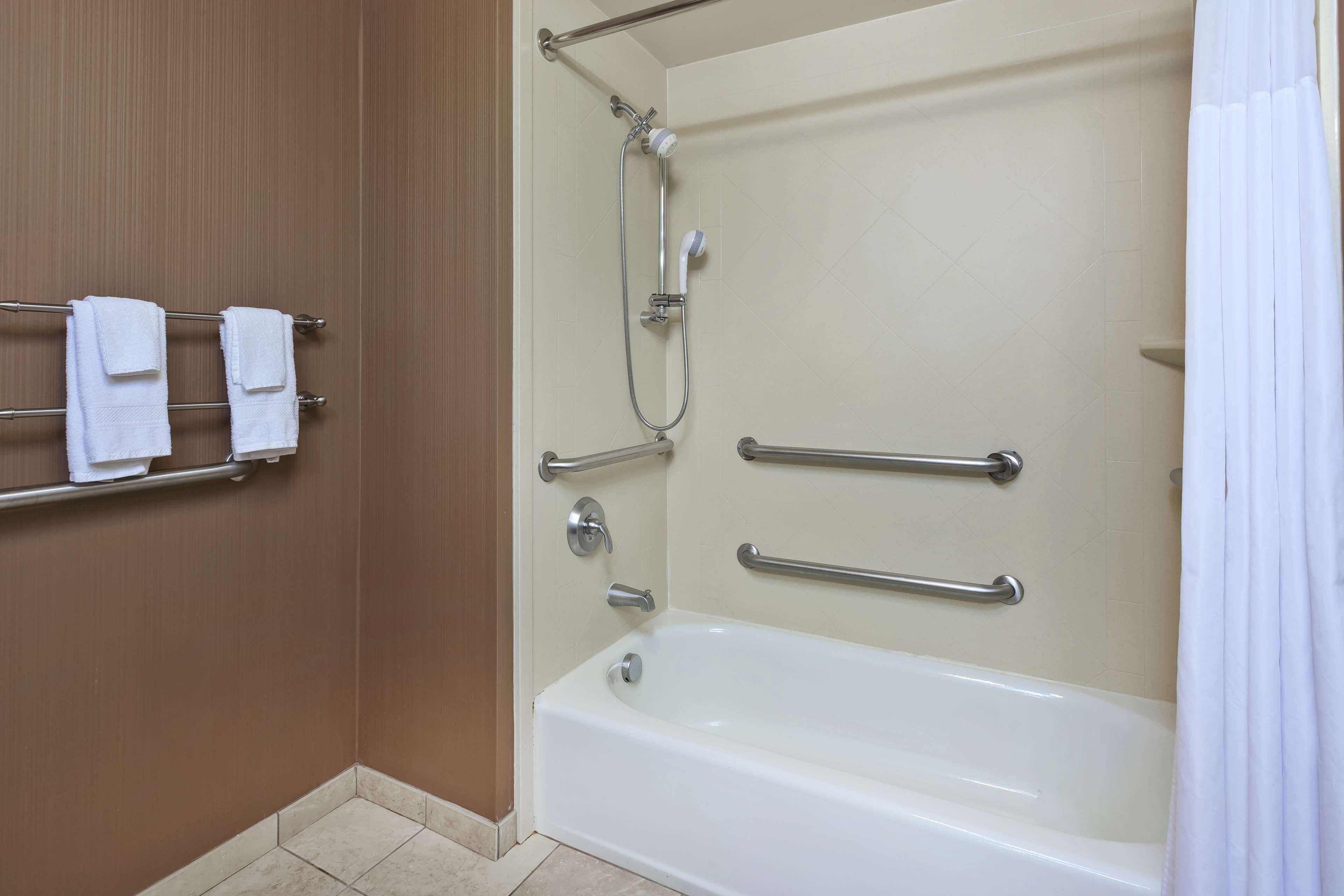 Cascade Hampton Inn & Suites Grand Rapids-Airport 28Th St מראה חיצוני תמונה