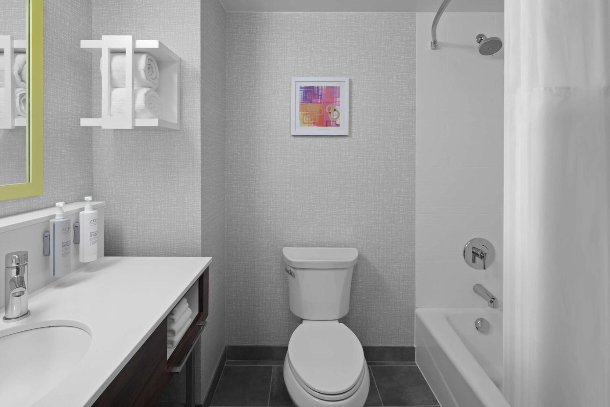 Cascade Hampton Inn & Suites Grand Rapids-Airport 28Th St מראה חיצוני תמונה